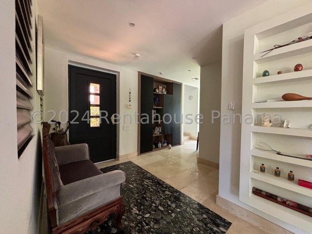 Modern and Spacious House in Panamá Pacífico